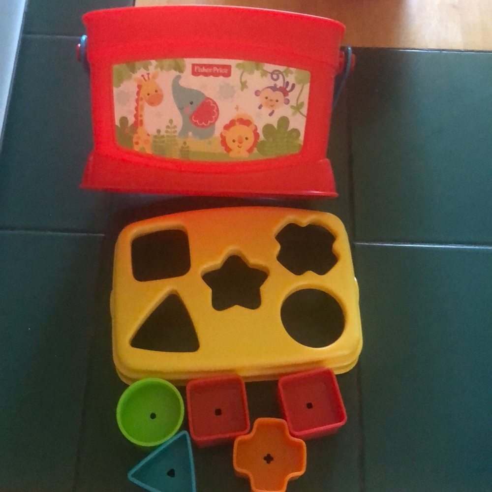 FisherPrice (Mateo) toddler shape- learning bucket